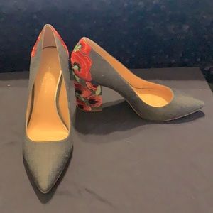 Jessica Simpson Denim pumps w/floral embroidery